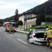 Aufräumen nach VU - Halleiner Landesstraße