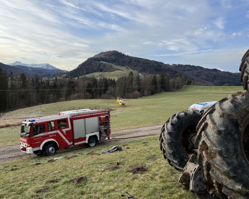 Traktor abgestürzt in Vorderfager