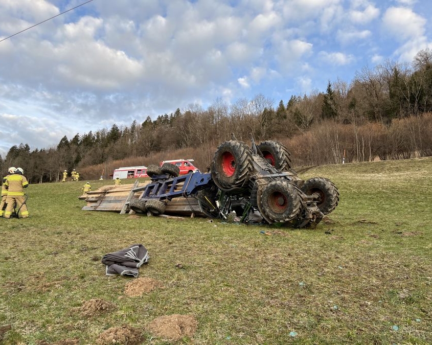 Traktor abgestürzt in Vorderfager