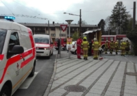 Aufräumen nach VU Kreisverkehr Glasenbach