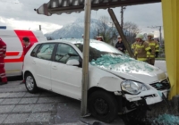 Aufräumen nach VU Kreisverkehr Glasenbach