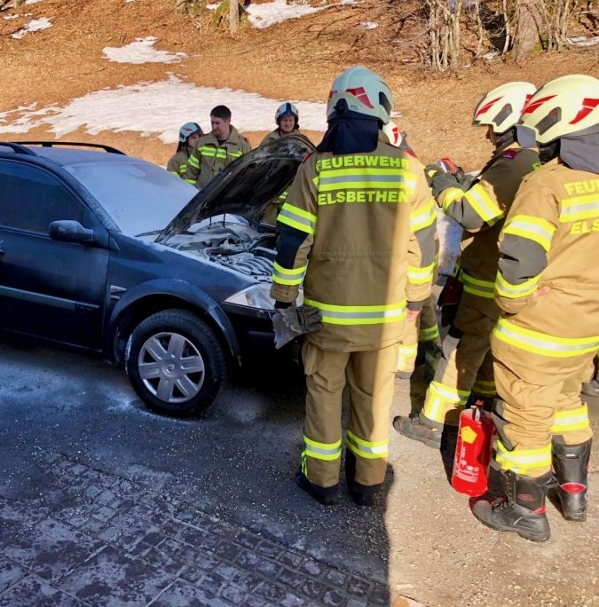 Fahrzeugbrand Hinterwinkl