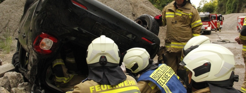 Übung Verkehrsunfall mit LKW